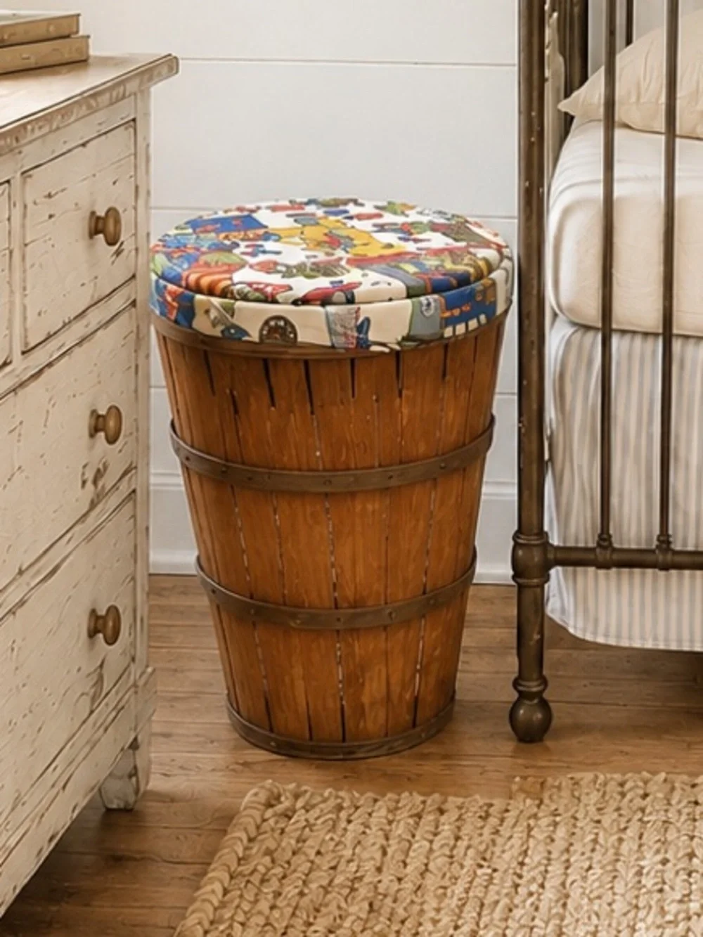 VTG Primitive Wooden Bushel Basket Hamper w Padded Lid & Liner Farmhouse Storage